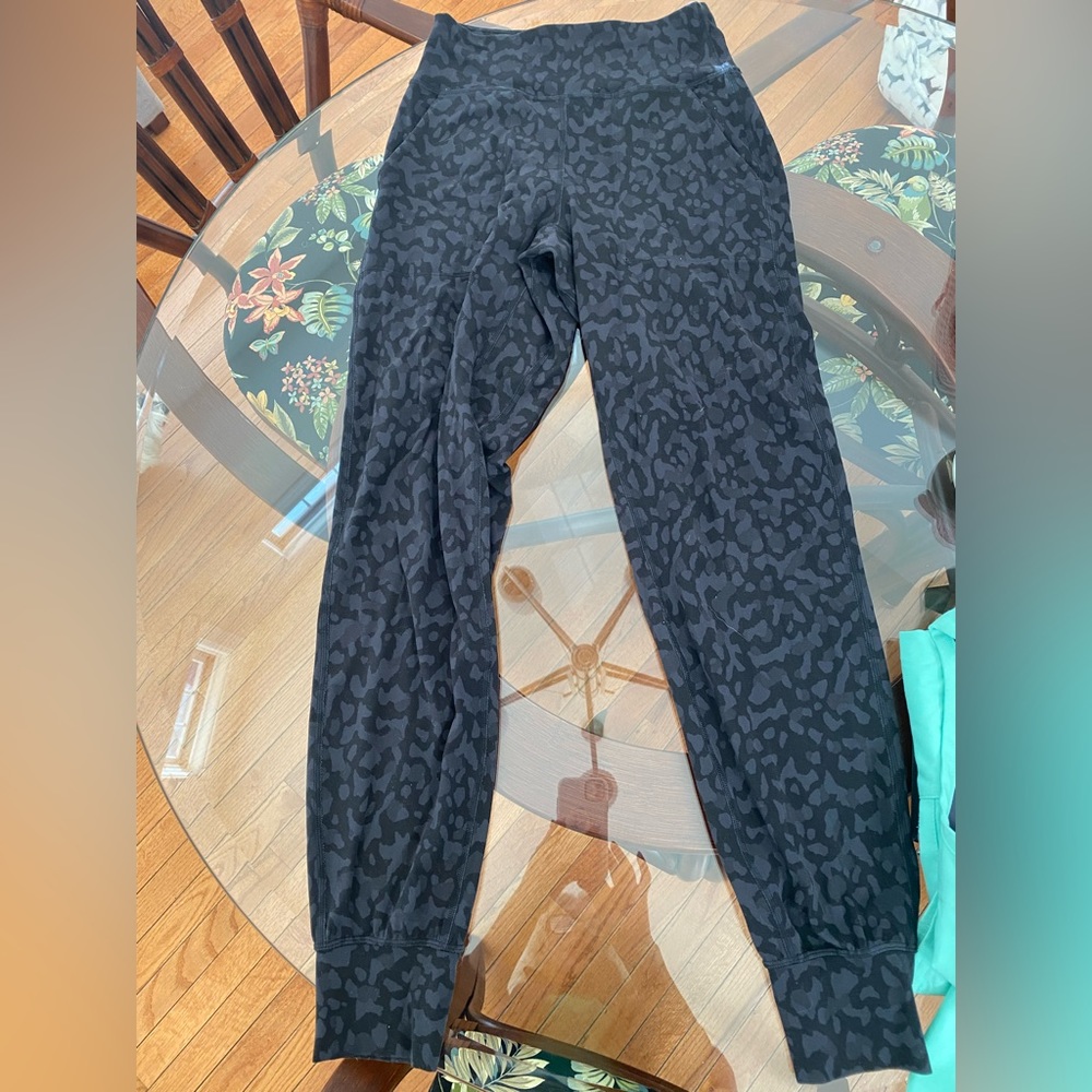 Lulu joggers size 4